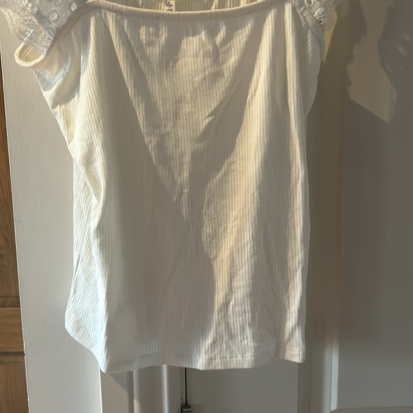 HEARTLOOK ANTHROPOLOGIE ribbed white tank with ruffle sleeves large - Picture 4 of 11